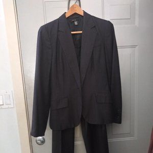 ZARA PINSTRIPE SUIT WITH SATIN BLOUSE AND KNIT TOP BONUS! 40$ SIZE 6